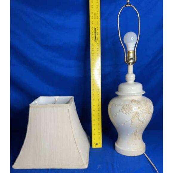 Vintage Ginger Jar Table Lamp w/ Floral Relief & Square Shade 28" Tall Works - Picture 16 of 16